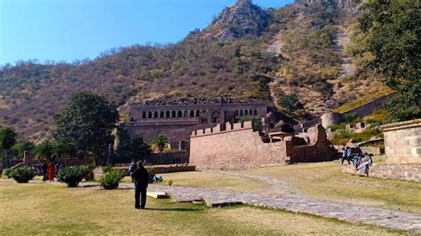 Bhangarh Fort : Haunted Destination in Rajasthan