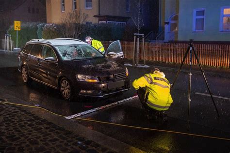 T Dlicher Unfall In Herrnhut Vw Fahrer Erfasst Fu G Nger