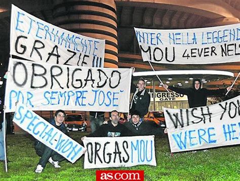 Torcida do Inter recebe Mourinho faixas em Milão Orgasmou