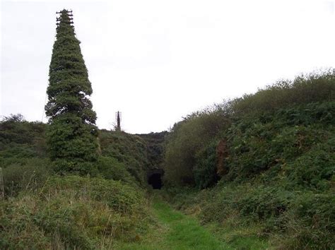 Approach Cutting To Gogginshill Tunnel © Ralph Rawlinson