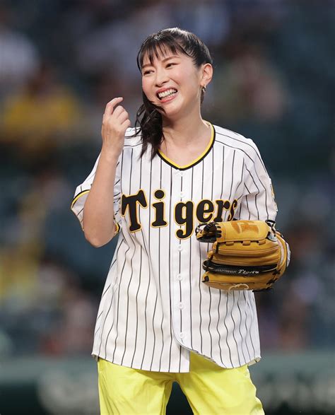 【スライドショー】ハルヒ声優・茅原実里が躍動感あふれるファーストピッチセレモニー プロ野球写真ニュース 日刊スポーツ