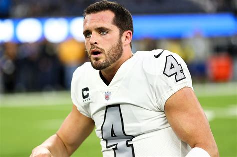 Derek Carr Signs Four Year Deal With The Saints