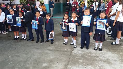 Luna de Chelaju Bailando las niñas de Primer grado Colegio Lourdes