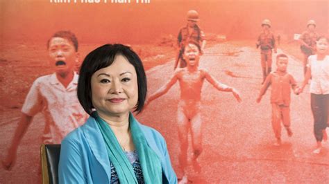 Kim Phuc La Petite Fille Au Napalm Photographi E Au Vietnam Il Y A