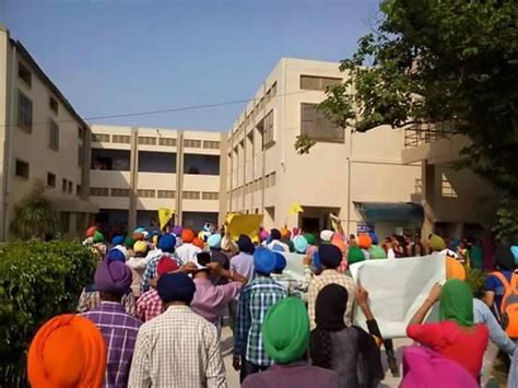 Pictorial Protests Growing In Punjab Mata Gujri College District