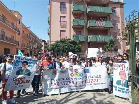 Partinico Corteo Cori E Striscioni Per Celebrare La Strage Di Capaci