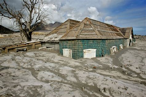 Plymouth, Montserrat - the world's only ghost capital [3008x2000] : r ...