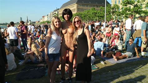 Naked Milo Moiré Added by leanimal