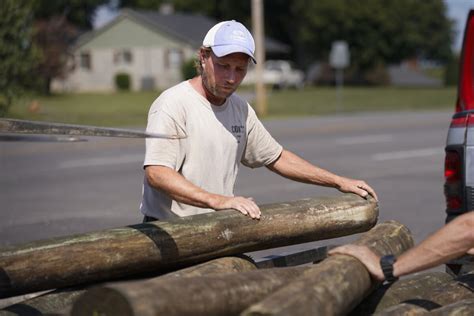 Swing County Kentucky Voters Weigh Their Choices For Governor In A