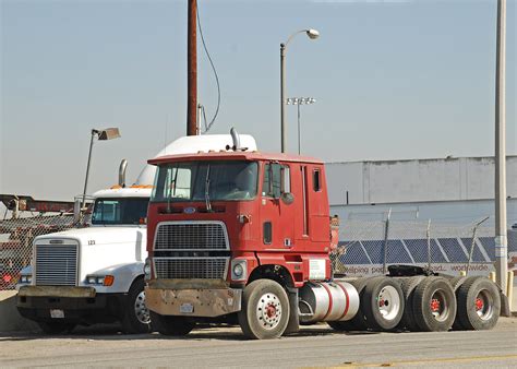 Ford CL9000 1970s Ford CL9000 Cabover Tractor Behind It Flickr