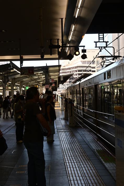 新聞 婦人遭區間車撞上卡車底直擊網友嚇傻台鐵月台門研擬時程曝 看板Railway PTT網頁版