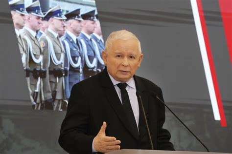 On tour in Poland, Jaroslaw Kaczynski has been putting on a show