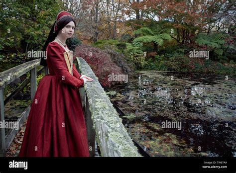 Headdress Tudor Hi Res Stock Photography And Images Alamy