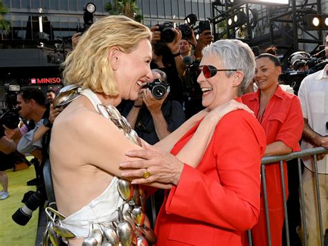 Jamie Lee Curtis Sweetly Saves Co Star Cate Blanchett From Wardrobe