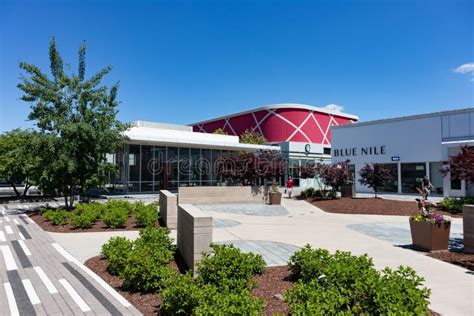 Outdoor Oak Brook Mall with Gardens and Stores in Illinois Editorial Photo - Image of illinois ...