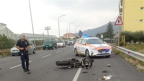 Auto Contro Moto Tra Albenga E Ceriale Ferito Il Motociclista La Stampa