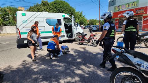 Choque de motos dejó dos personas heridas pero una de ellas se dio a