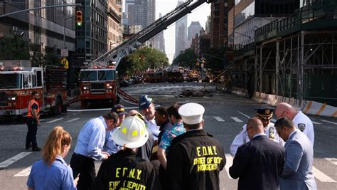 Gr A Se Incendia Y Colapsa Sobre Un Edificio En Nueva York Video