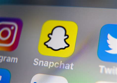 Snapchat Finally Becomes PROFITABLE!!!!!!!!! - ECONOMIC AND FINANCE REPORT