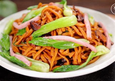 Shanghai Style Stir Fried Noodles Chinese Food Chow Mein Cooking