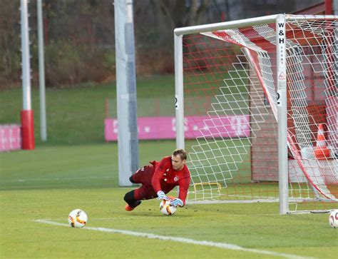 Manuel Neuer Reveals Never-Seen-Before Goalkeeper Gloves - Footy Headlines