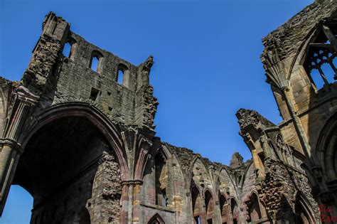 Melrose Abbey (Scotland) - Visit Tips + Photos