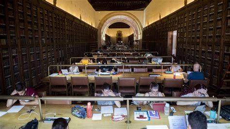 La Biblioteca De La Universidad De Granada Ofrece Sus Fondos En