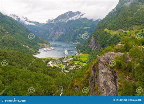 Vue Panoramique De Port Maritime De Geiranger Norvège Image stock