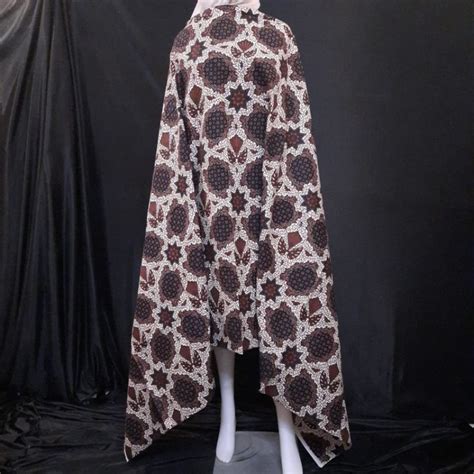 Jual Kain Batik Solo Alusan Ceplok Kasatrian Jogja Latar Putih Shopee