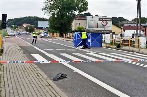 Śląskie Kierowca zmiótł z jezdni kobietę przechodzącą przez pasy Trwa