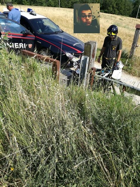 Tolentino Tragico Schianto In Moto Muore Enne Grave L Amica Enne