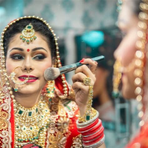 Bridal Makeup Kit ब्राइडल मेकअप किट में इन चीज़ों को भी जरूर रखें