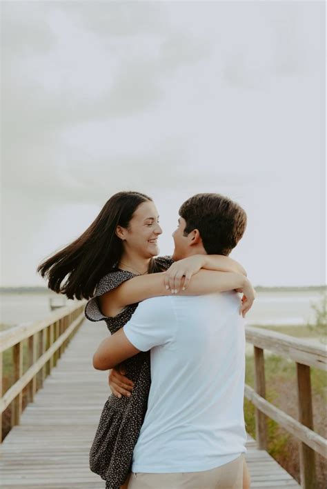 CUTE COUPLES POSES AT PARK | Couple posing, Cute couple poses, Couples