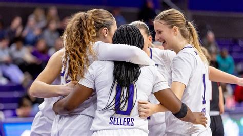 Defense Shines In Washington Women's Road Win Over Idaho State