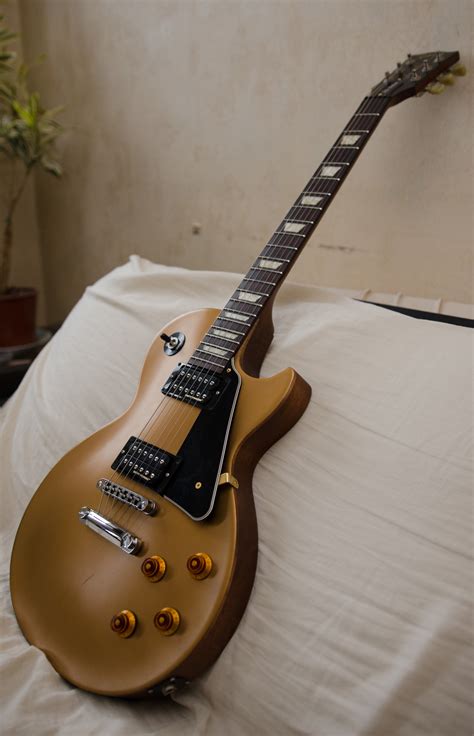 Les Paul Studio 70s Tribute Gold Topdark Back Gibson Audiofanzine