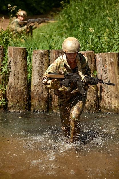 Soldado Das For As Especiais Arma Participa Da Manobra Militar