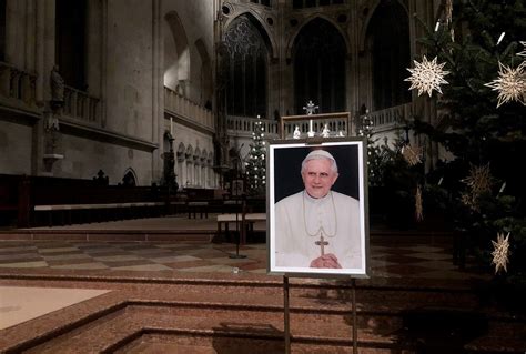 Benedicto XVI así serían los funerales de un papa emérito