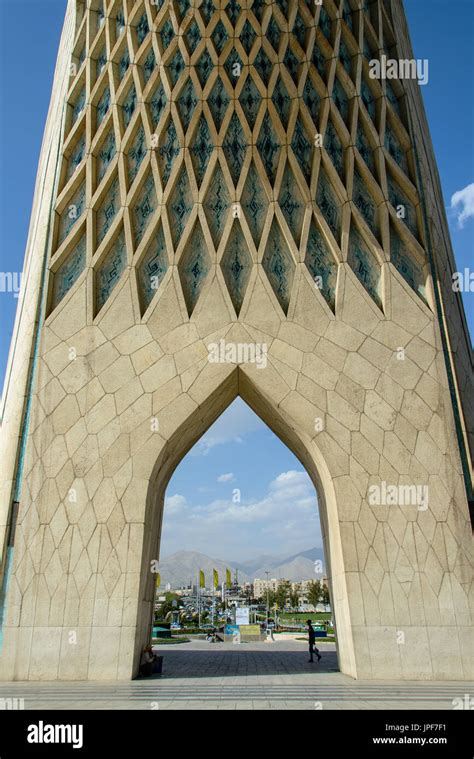 Azadi Tower Teheran Fotos Und Bildmaterial In Hoher Aufl Sung Alamy