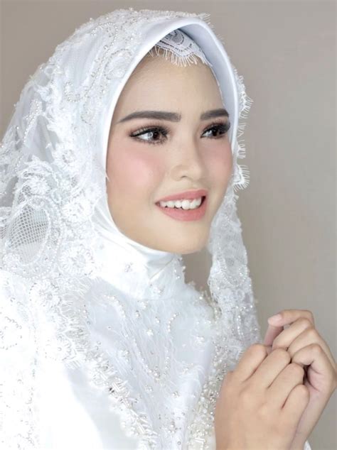 Kebaya Pengantin Muslim Sederhana