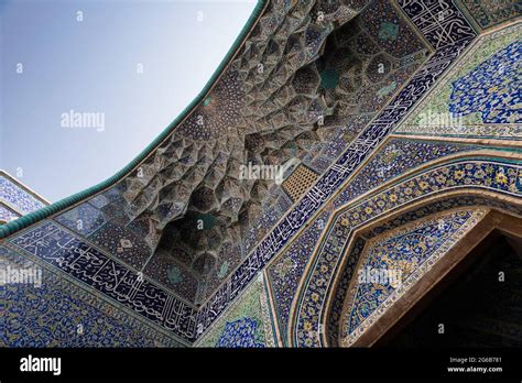 Imam Square Islamic Dome With Muqarnas Of Entrance Sheikh Lotfollah