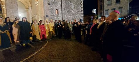 Terni già pronta al Natale accese luminarie e stella di Miranda