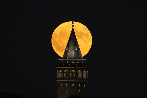 Rara Super Lua Azul Iluminou A Noite Em Todo O Mundo Euronews