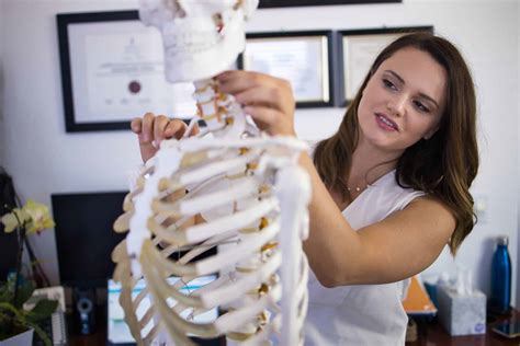 Neck Pain - Custom Chiropractor