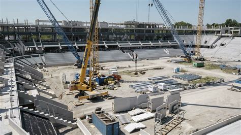 Vorfertigung Stadionbau in Linz Fußball zum Greifen nah SOLID