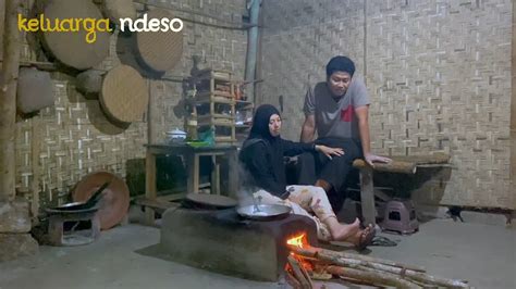 Suasana Hujan Waktu Sahur Masak Tumis Pepaya Muda Ikan Asin Goreng