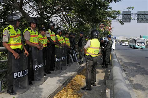 Al menos siete policías heridos en manifestaciones en Ecuador La