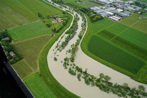 Fiumi Modena la piena più lunga Riaprono i ponti