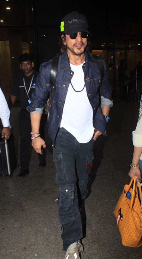 Bollywood King Shahrukh Khan Was Captured By Paparazzi In Dashing Look