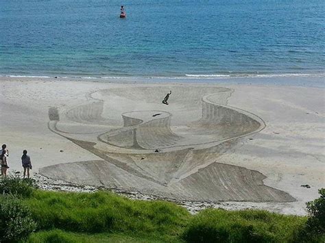 Mind Bending 3d Beach Art By Nz Artists Jamie Harkins Constanza