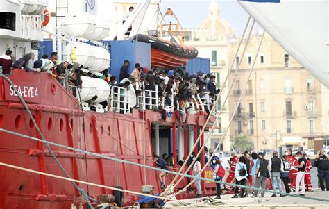 Italie Plus de 800 migrants secourus en Méditerranée débarquent en Sicile